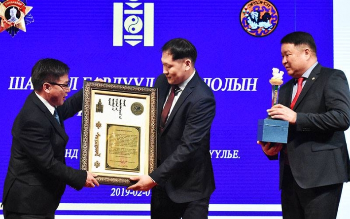 "Цагаан арслан" цомын эзнээр "Татварын хэлтэс" тодорлоо